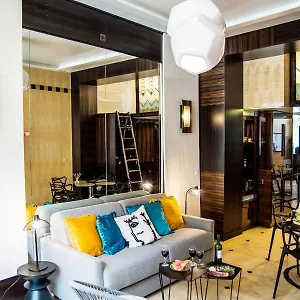 https://studio-boise-a-2-pas-du-jardin-du-luxembourg.fr-paris.fr