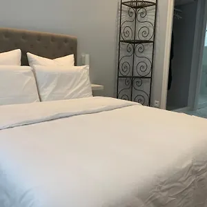 https://charming-eiffel-tower-appartement-75116.fr-paris.fr
